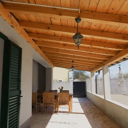 Tara Villa Sveti Filip i Jakov
