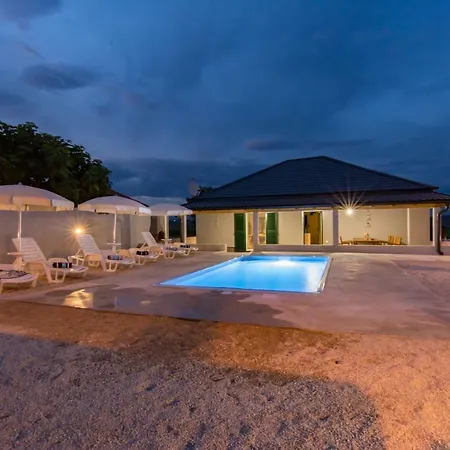 Villa Tara *