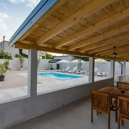 Tara Villa Sveti Filip i Jakov