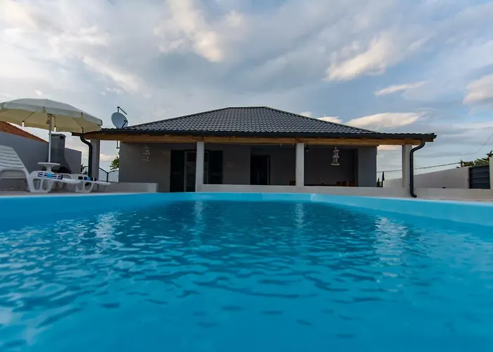 Tara Villa Sveti Filip i Jakov